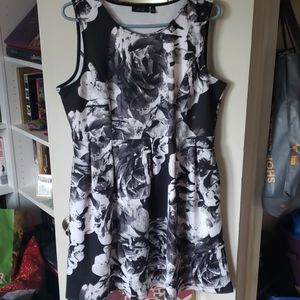 Black and white rose print dress with pockets